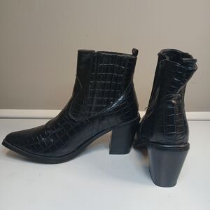 Women's Seven7 Black Croc-Pattern Pull On Ankle Booties